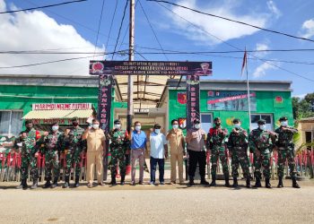 Satgas Pamrahwan  Yonif Raider khusus 732/Banau Melaksanakan Sosialisasi Prokes dan Pembagian Masker (foto: Ist)