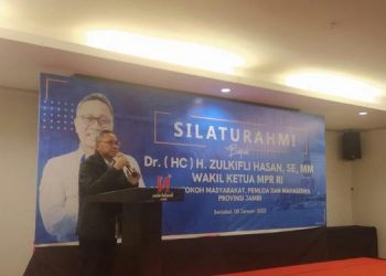 Wakil Ketua MPR RI, Dr. (HC) H. Zulkifli Hasan, SE, MM saat memberikan sambutan (foto: Juan)