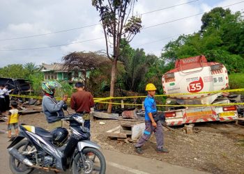 ruk Tangki Pertamina Meledak Saat Tabrak Kios di Merangin  (foto: ga)