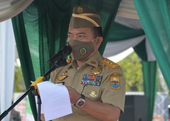 Al Haris saat menjadi inspektur upacara pada Apel Bulan Keselamatan dan Kesehatan Kerja (K3) Tingkat Provinsi Jambi Tahun 2022. (foto: Novriansah)