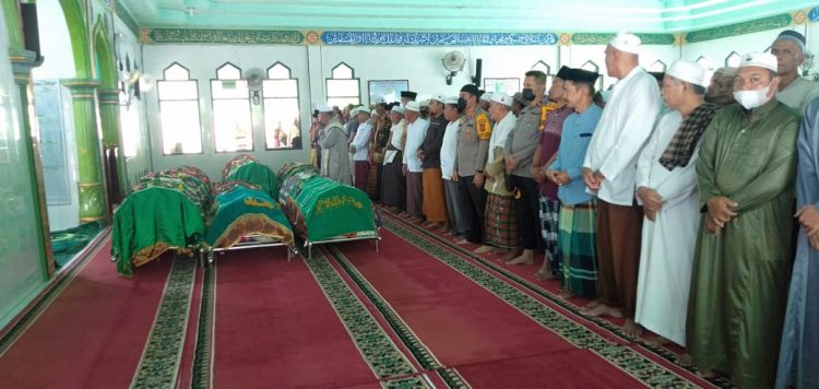 Kapolres Tanjab Timur Takziah ke Rumah Korban Meninggal (foto: ga)