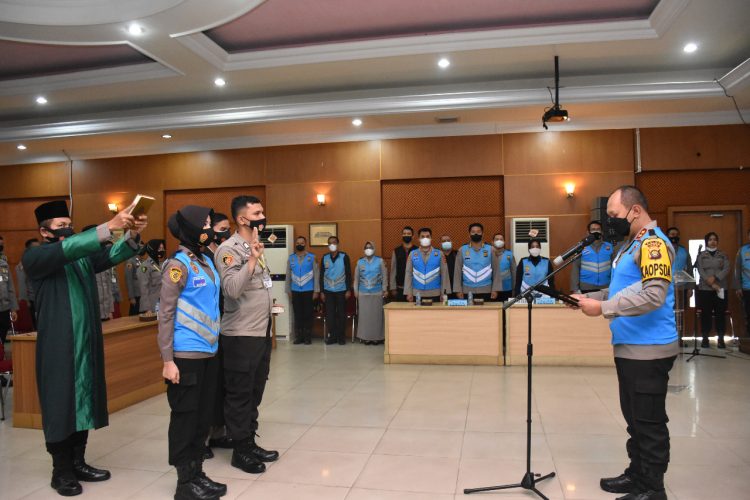 Kapolda Jambi, Irjen Pol A Rachmad Wibowo, saat memimpin langsung pengambilan sumpah dan Penandatanganan Pakta Integritas Panitia dan Peserta Seleksi Pendidikan Sekolah Inspektur Polisi (SIP) Angkatan Ke-51 TA. (Foto: Ga)