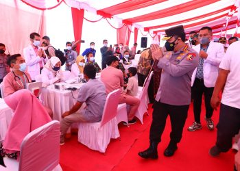 Kapolri Jenderal Listyo Sigit Prabowo meninjau secara langsung pelaksanaan akselerasi vaksinasi di Rumah Sakit (RS) Mandalika (foto: ist)