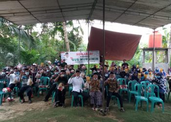 Ahmad Haikal Saat foto bersama dengan masyarakat,  ketika deklasrasi Gus Muhaimin Capres 2024 (foto: Ga)