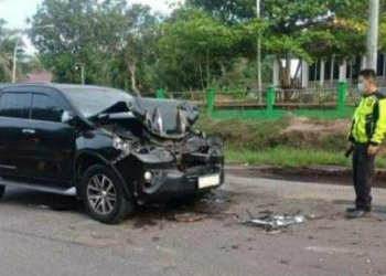 Mobil Bupati Mashuri yang mengalami kecelakaan (foto: Ist)