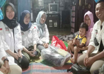 TRCPPA Jambi saat kunjungi kediaman rumah anak korban kekerasan di Teluk Dawan, Muara Sabak Barat (foto: Juan)