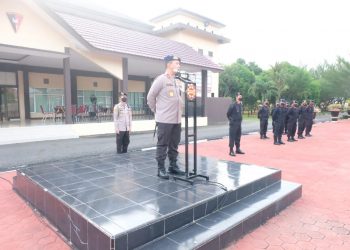 Kapolda Jambi Irjen Pol. A. Rachmad Wibowo pimpin Apel Pemberangkatan 105 personel Brimob Polda Jambi BKO Polda Metro Jaya (foto: Juan)