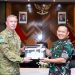 Panglima Divisi I Angkatan Darat Australia Major General Scott Winter dan Kasad Jenderal TNI Dudung Abdurachman (foto: Dok. Dispenad)