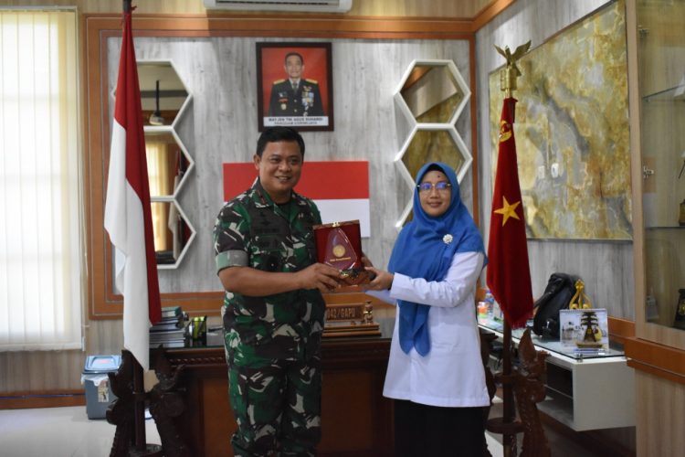 Komandan Korem 042/Gapu Brigjen TNI Supriono, S.IP., M.M menerima audiensi Kepala BPJS Kesehatan Provinsi (foto: Dok .Penrem 042/Gapu)