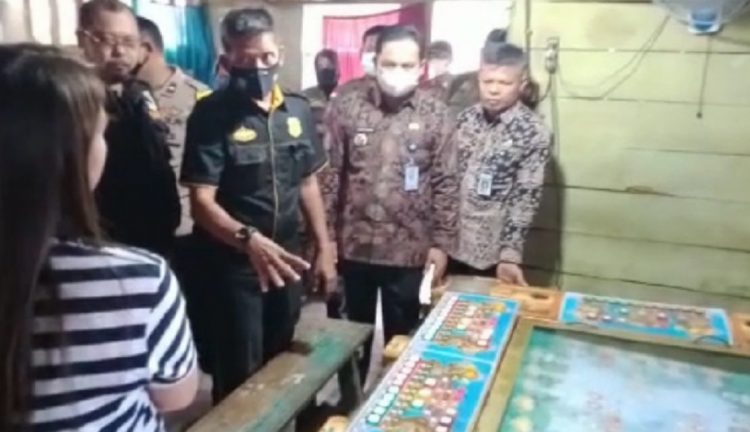 Tim Terpadu Kecamatan Gerebek Perjudian Tembak Ikan di Telanaipura (foto: istimewa)