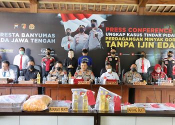 Barang Bukti Peredaran Minyak Goreng Kemasan Tanpa Ijin Edar di Banyumas (foto: ist)