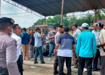 Aksi Demo Ratusan warga Sridadi, Kabupaten Batanghari (foto: ist)