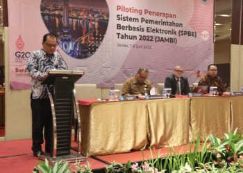 Kadis Kominfo Provinsi Jambi, Ir.Nurachmat Herlambang saat memberi sambutan (foto: Ist)