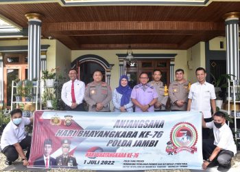 Kapolda Bersama Wakapolda Jambi Anjangsana ke Kediaman Irjen Pol. (Purn) Muchlis AS (foto: ist)