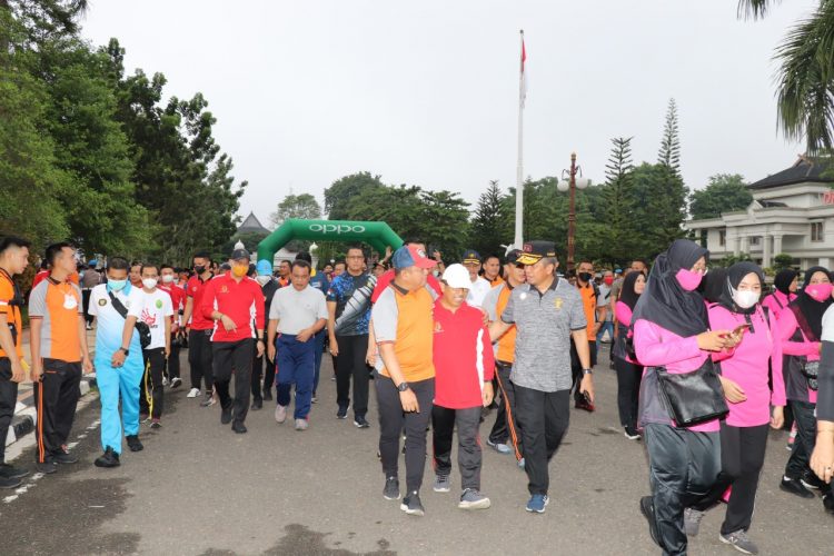 Kapolda Jambi Membuka Langsung Kegiatan Olahraga Bersama (foto: Ga)