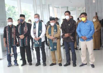 Al Haris membuka secara resmi Sosialisasi Pelaksanaan Analog Switch Off (ASO) dan Pemberian secara Simbolis Set Top Box (STB) untuk Masyarakat Provinsi Jambi (foto: Ist)