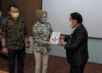 Ketua DPRD Provinsi Sumatera Selatan, R.A Anita Noeringhati, SH.,MH menerima kunjungannya Kepala Perpustakaan Nasional (Perpusnas), Muhammad Syarif Bando di DPRD Sumsel, Selasa (15/2/22).