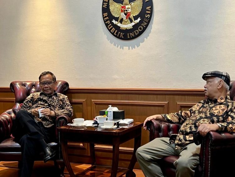 Menko Polhukam Prof. Mahfud MD dan Ketua Dewan Pers Prof Azyumardi Azra (Foto: Dok Dewan Pers / Istimewa)