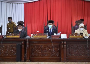 Wakil Ketua DPRD Prov. Sumsel; H. Muchendi M, SE, didampingi oleh Wakil Ketua DPRD Prov. Sumsel Kartika Sandra Desi, SH. Dihadiri Pj. Sekretaris Daerah; SA. Supriono (Humas DPRD Sumsel)