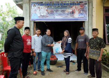 KNPI Tanjab Barat Potong dan Distribusikan Hewan Kurban (foto: Wan)