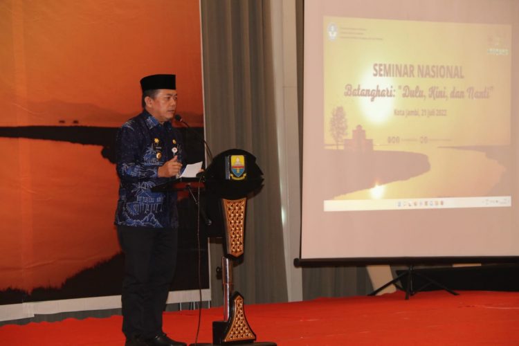 Gubernur Al Haris saat memberi sambutan (foto: Ist)