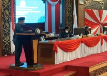 Ketua Fraksi PAN Fadli Sudria Menyampaikan Pandangan Umumnya terhadap 3 Ranperda Inisiatif di Rapat Paripurna DPRD Provinsi Jambi (Dok:Ist)