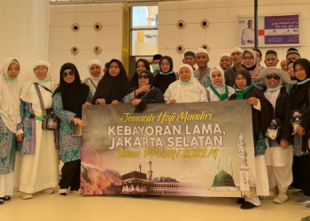 Jemaah asal kloter JKG6 saat menunggu proses cek in di Bandara King Abdul Aziz Jeddah (foto:Ist)