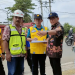 H.Bakri bersama Rombongan Kepala Balai Kementerian PUPR meninjau progres peningkatan atau pelebaran jalan di kawasan Simpang Empat Sijenjang Kota Jambi (foto: ist)