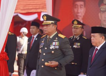 Danrem 042/Gapu Hadiri Hari Bhayangkara ke 76 di Lapangan SPN Polda Jambi (foto: Dok Penrem 042/Gapu)