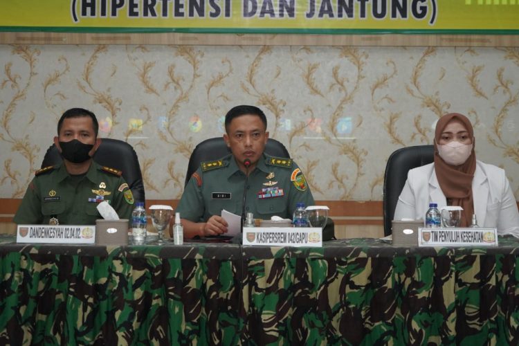 Penyuluhan Kesehatan tentang Pola Hidup Sehat dan Penyakit Kronisdi Balai Prajurit Korem 042/Gapu (foto: Dok Penrem 042/Gapu)