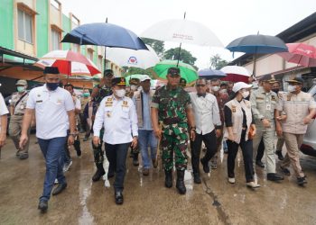 Danrem 042/Gapu Bersama Gubernur Jambi Sidak Pasar Angso Duo (foto: Hn)