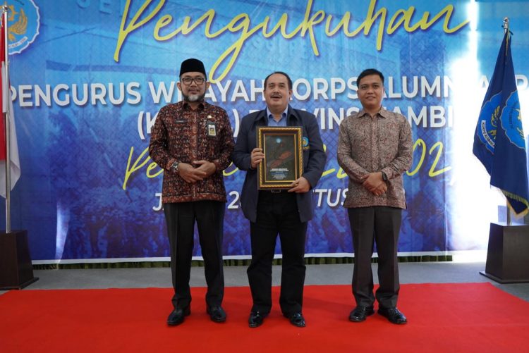 Sekda saat acara Pengukuhan Pengurus Wilayah KORAL AUP-STP Provinsi Jambi Periode 2022-2027 (dok ist)