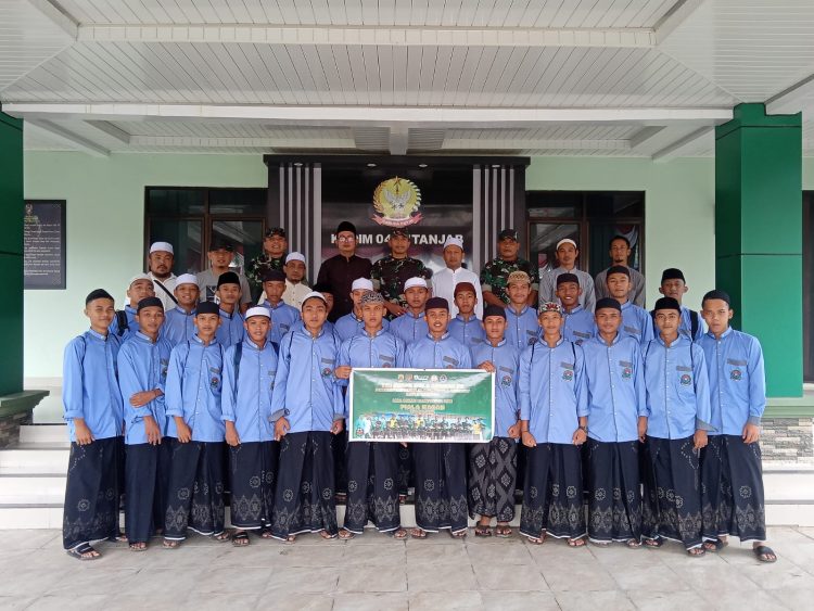 Dandim 0419/Tanjab Lepas Ponpes Al-Baqiattus Shalihat Ikuti Liga Santri Tingkat Provinsi (Dok Penrem 042/Gapu)