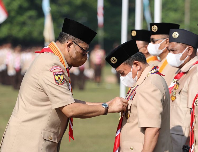 Gubernur Al Haris Terima Penghargaan Lencana Karya Bhakti Gerakan Pramuka (Dok Ist)