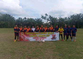Foto Bersama Kedua Kesebelasan Karang Taruna Cup (Dok Ist)