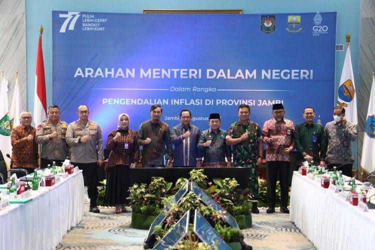 Danrem 042/Gapu Brigjen TNI Supriono, S.IP., M.M saat menghadiri High Level Meeting TPID Provinsi Jambi (foto: Dok Penrem 042/Gapu)