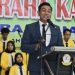 Bupati Batanghari Muhammad Fadhil Arief pada acara wisuda STIE Graha Karya Muara Bulian (Foto: Syahredy)