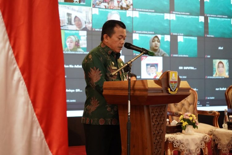 Gubernur Jambi Al Haris Beri Sambutan Dan membuka secara resmi Seminar  Nasional Dan Muktamar (PDMI) . (Foto:Kominfo Harun)