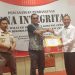 Penghargaan tersebut diterima langsung oleh Dirreskrimsus Polda Jambi Kombes Pol Christian Tory. (Doc Ist)