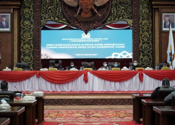 Al Haris Sampaikan Nota Pengnatar KUPA dan PPAS APBD-P 2022 pada Rapat Paripurna Dewan DPRD Provinsi Jambi (foto: Dokumen Istimewa)