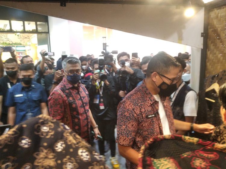 Menparekraf Indonesia, Sandiaga Salahuddin Uno menghadiri acara di salah satu Mall di Kota Jambi, Minggu (4/9/2022). (dok Nasution)