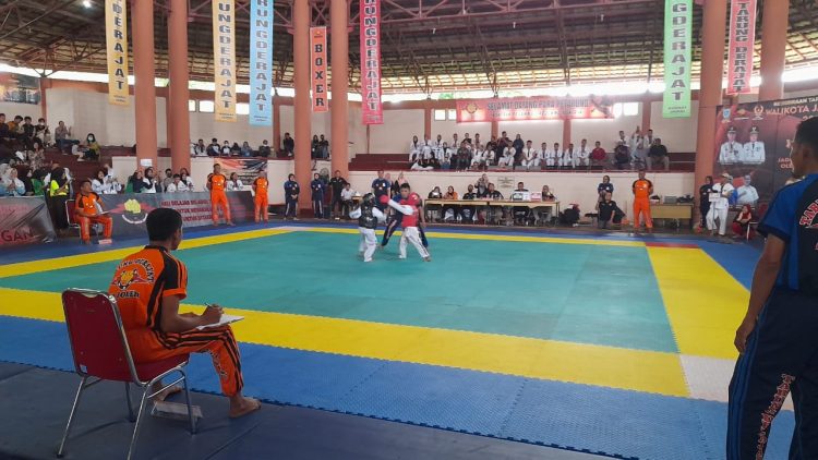 2 Pertarung Pemula Sedang Bertanding Di Matras {dok Ist).