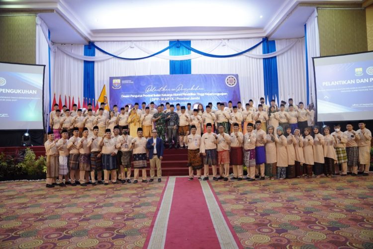 Gubernur Jambi Foto Bersama (IKAPTK) Provinsi Jambi Periode 2022-2027, (dok Ist)