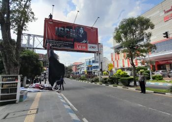 Tim terpadu Kota Jambi Eksekus Spanduk Reklame (Dok Ist)