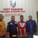 Tersangka kasus Pungli di Mapolsek Kumpe Ulu dengan tangan diborgol (dok istimewa)