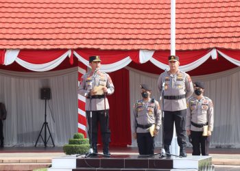 Upacara Farewell Parade dalam rangka Sertijab Kapolda Jambi dari Irjen Pol A. Rachmad Wibowo, S.I.K. Kepada Irjen Pol Drs. Rusdi Hartono (Dok Div Humas Polda Jambi)