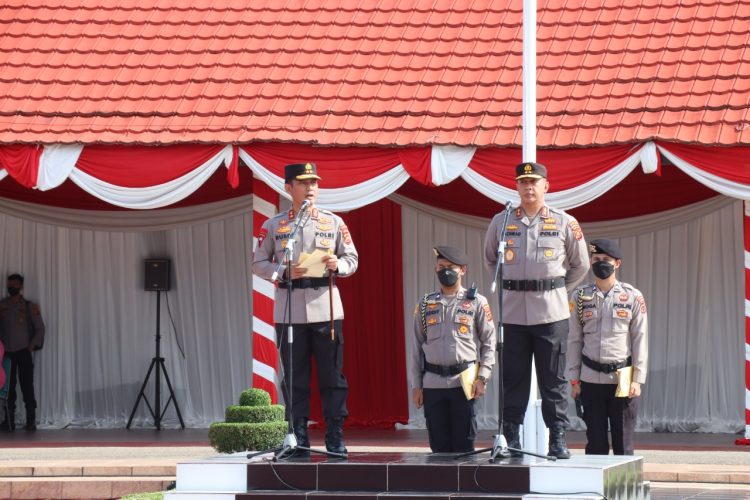 Upacara Farewell Parade dalam rangka Sertijab Kapolda Jambi dari Irjen Pol A. Rachmad Wibowo, S.I.K. Kepada Irjen Pol Drs. Rusdi Hartono (Dok Div Humas Polda Jambi)