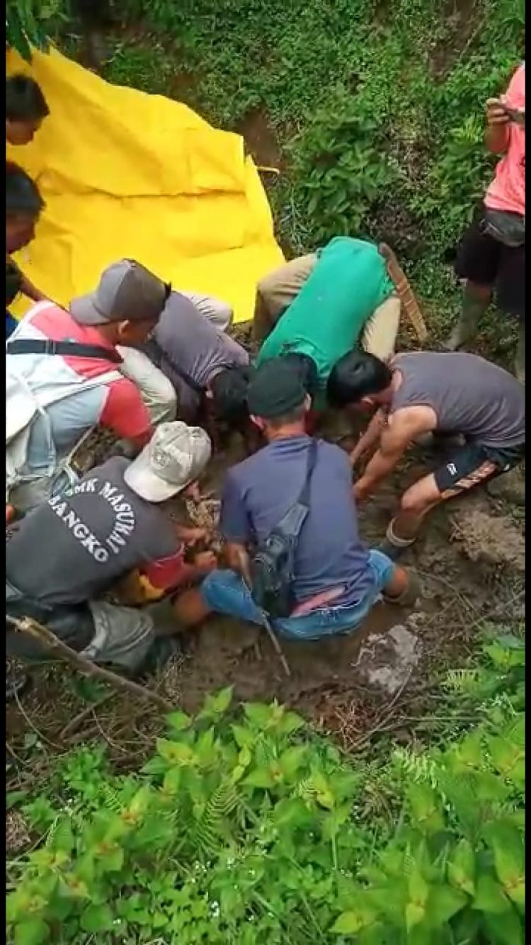 Proses Angkat Jenazah Korban pembunuhan (Dok Ist)