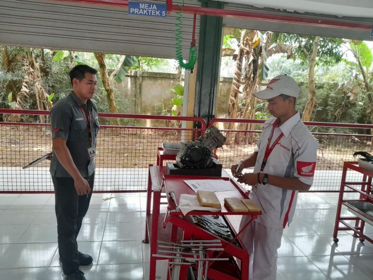 Pantauan Gm Service ajang kompetisi bagi Mekanik dan Service Advisor dari bengkel resmi Honda (Dok Humas Sinsen Jambi)