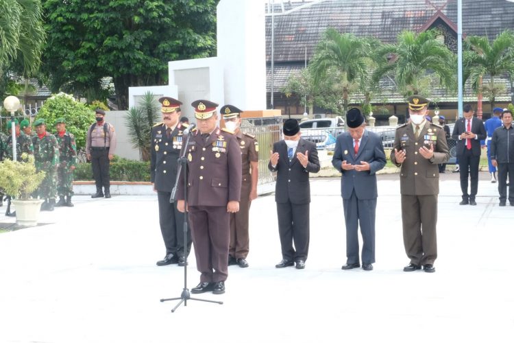 Wakapolda pimpin upacara peringatan Hari Pahlawan Ke-77 Tahun 2022 (Dok div Humas Polda Jambi)